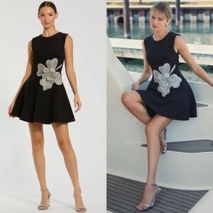 Mac Duggal Women's Crepe Sleeveless Dress With Rhinestone Flower Sz 0 NWT $498